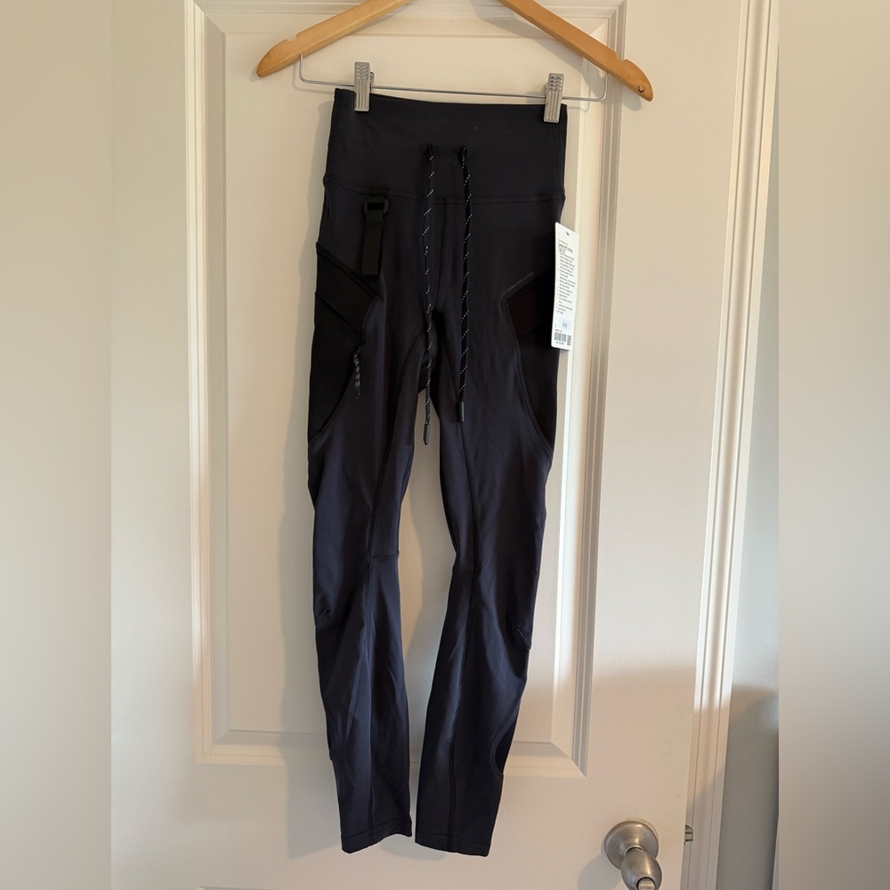 Lululemon Cargo Super High Rise Hiking Tight Legging Size 2 Black New